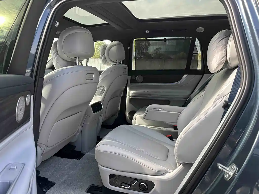 AITO ASK THE WORLD M9