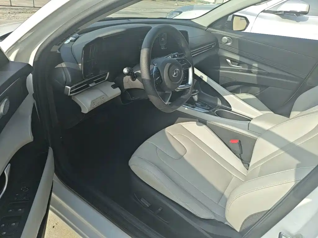 Hyundai Elantra — миниатюра 16