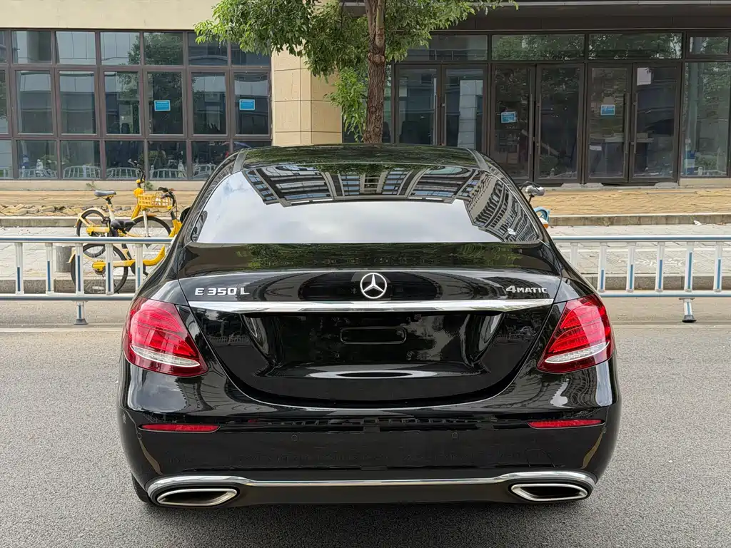 Mercedes-Benz E-Class — миниатюра 11