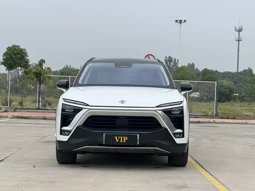 NIO ES8 2018 355KM мест