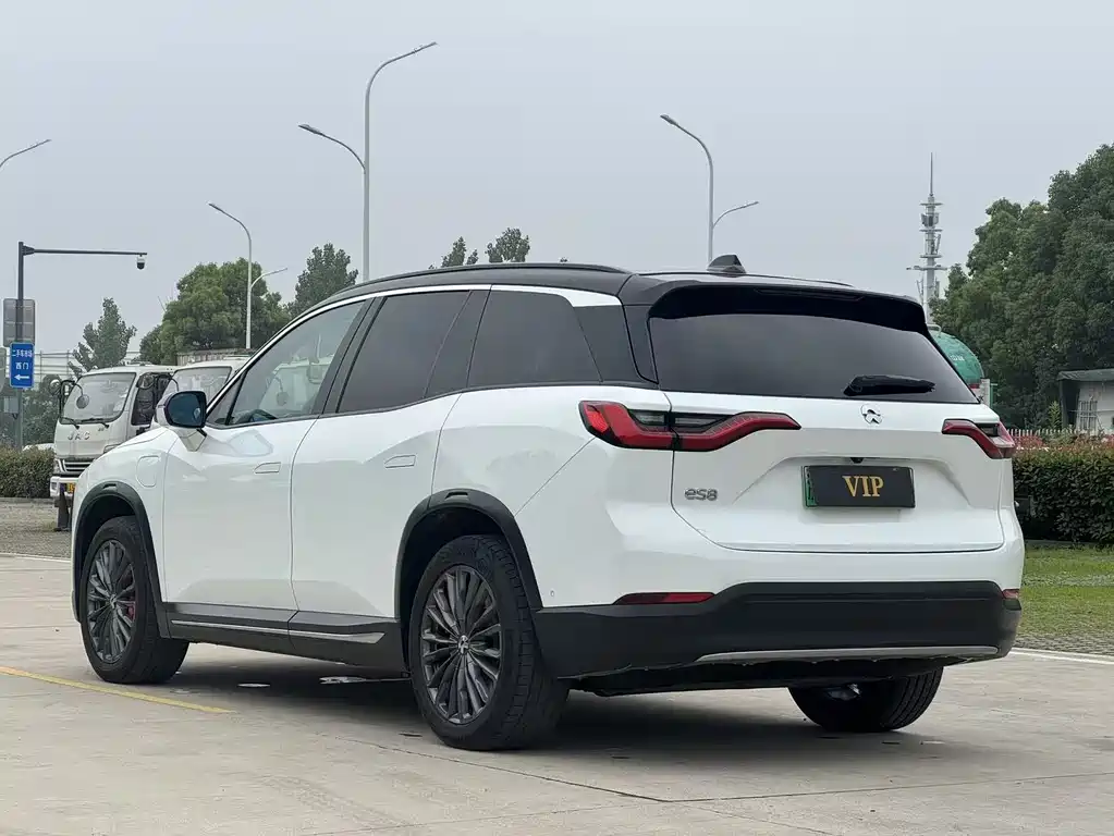 NIO ES8 2018 355KM мест