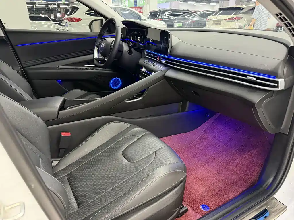 Hyundai Elantra — миниатюра 8