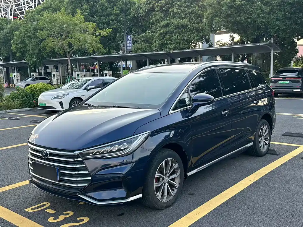BYD MAX