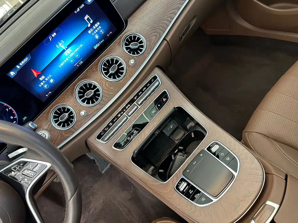 Mercedes-Benz E-Class — миниатюра 13