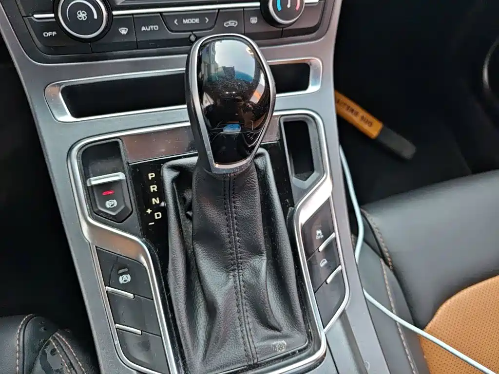 Geely Vision S1 — миниатюра 10