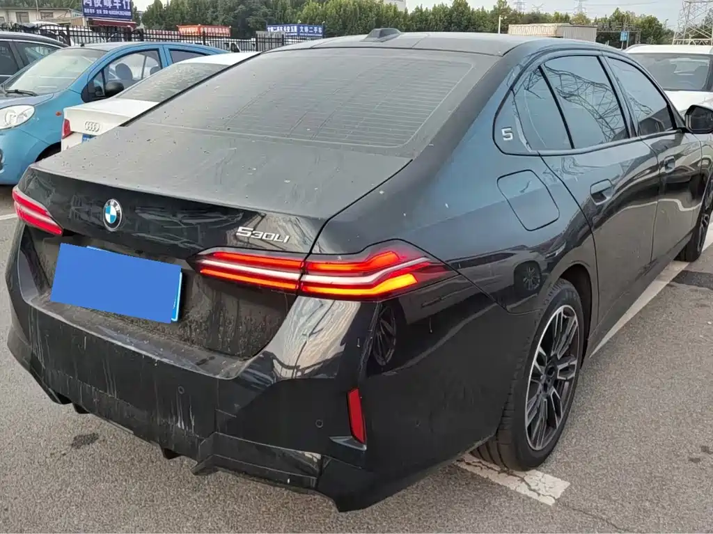 BMW 5 Series — миниатюра 9