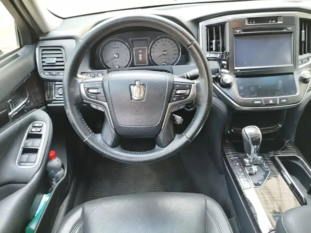 Toyota Crown — миниатюра 11
