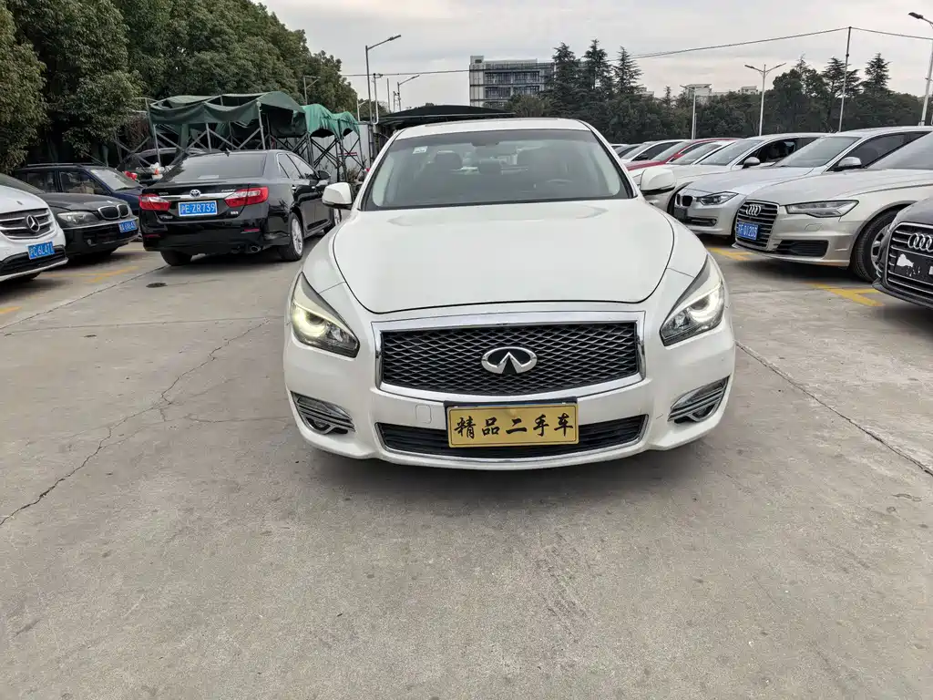 INFINITI Q70