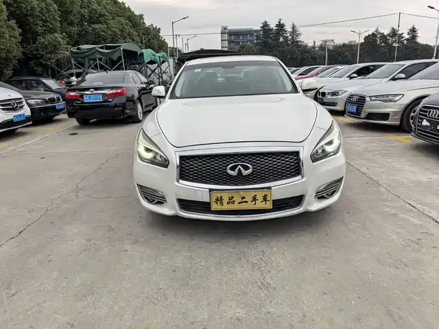 infiniti q70