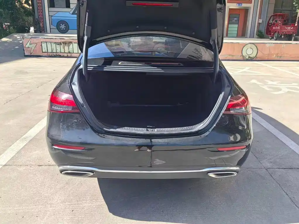 Mercedes-Benz E-Class — миниатюра 14
