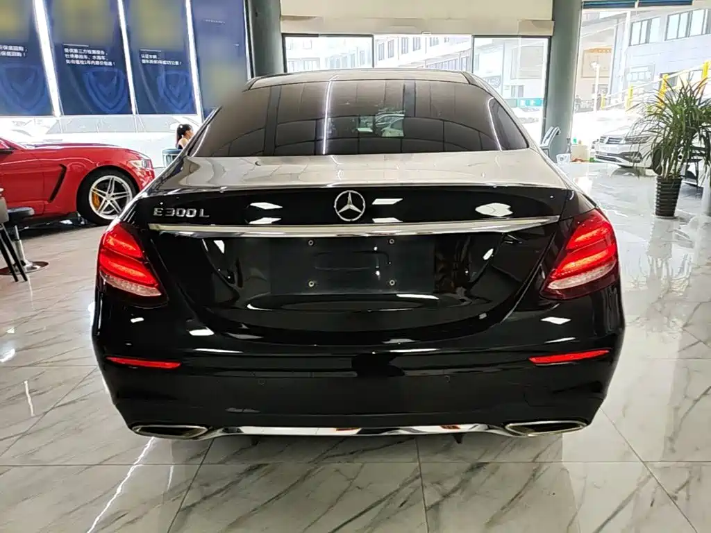 Mercedes-Benz E-Class — миниатюра 6