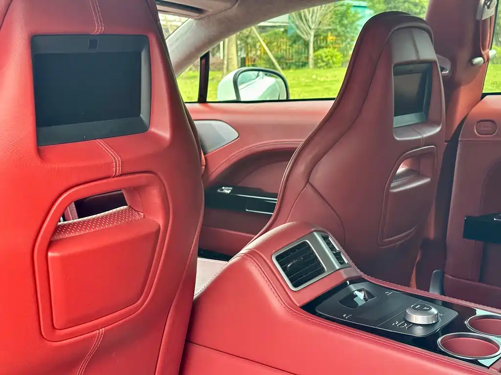 Aston Martin Rapide — миниатюра 12