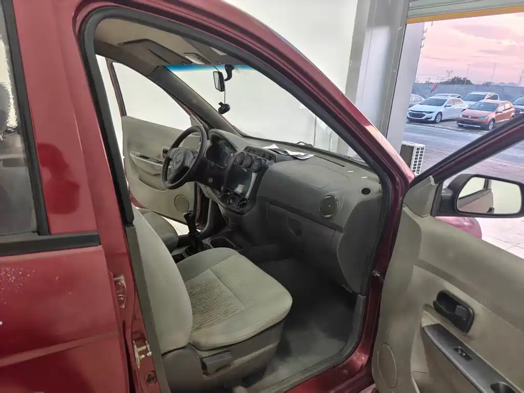 Wuling Hongguang — миниатюра 9