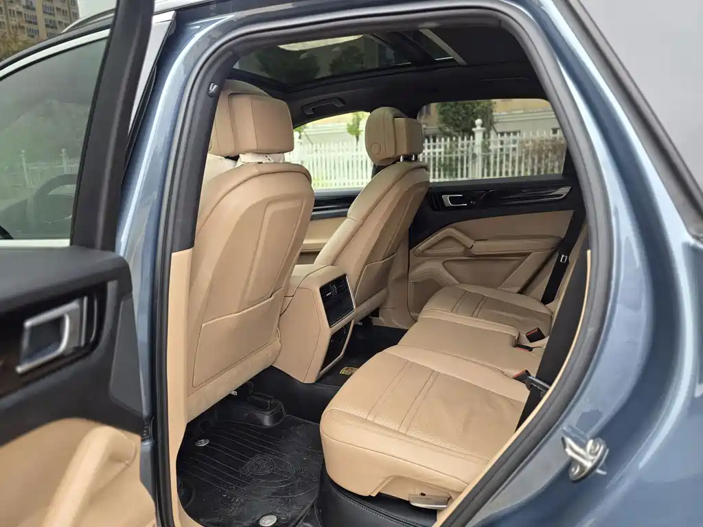 Porsche Cayenne — миниатюра 6