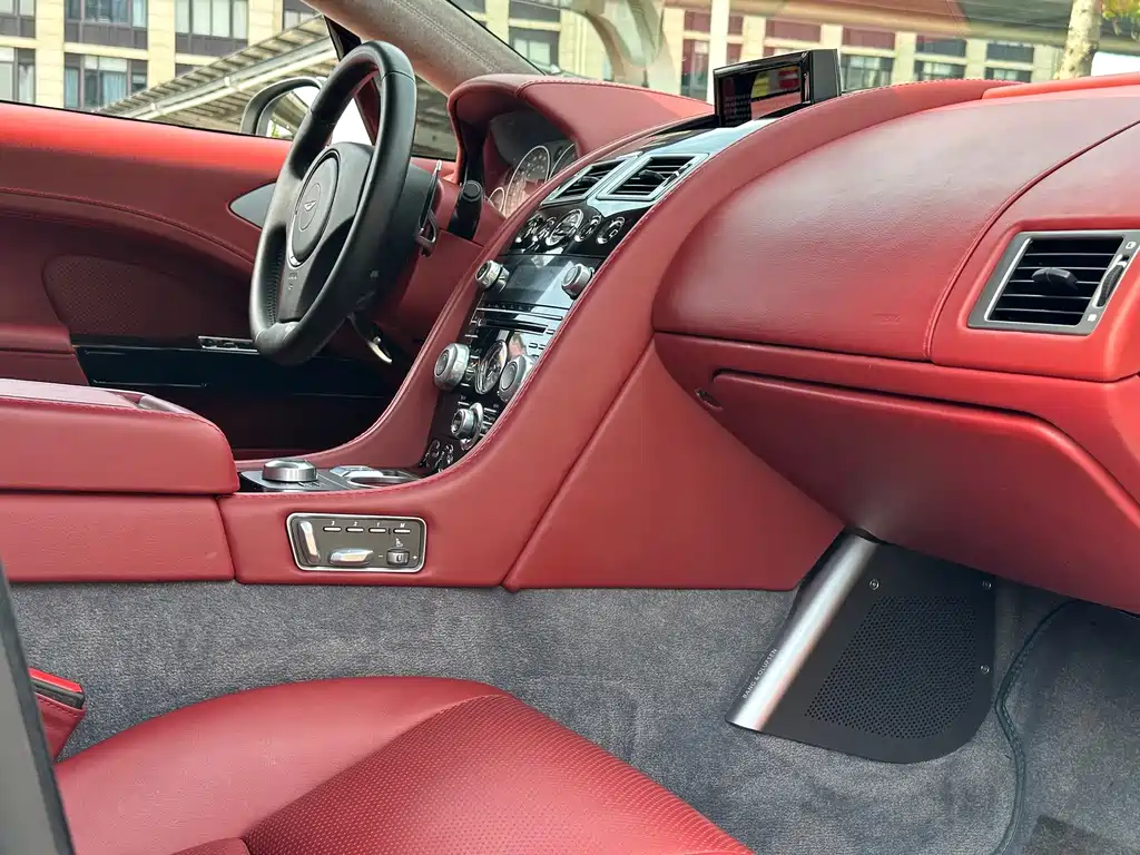 Aston Martin Rapide — миниатюра 13