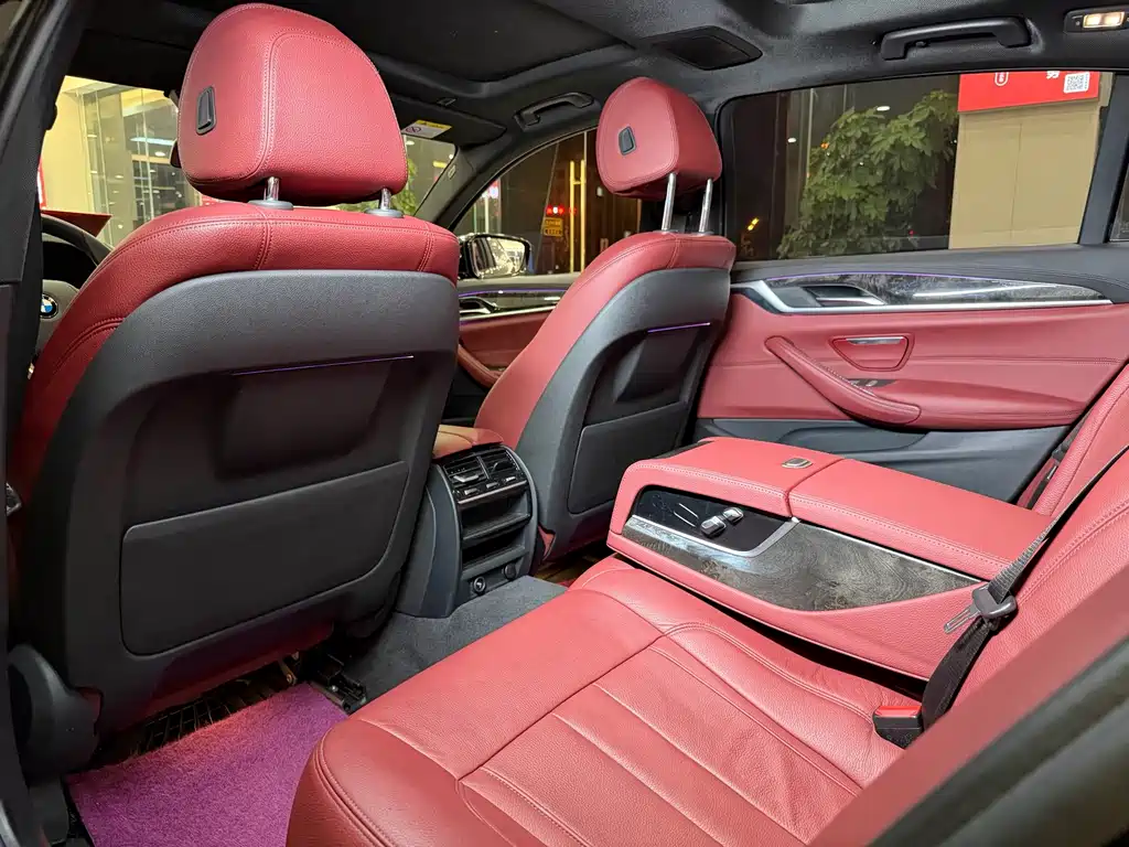 BMW 5 Series — миниатюра 11