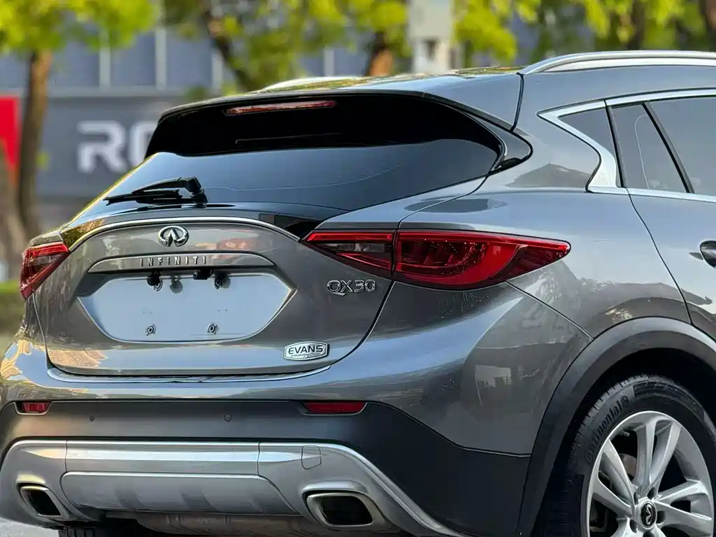 INFINITI QX30