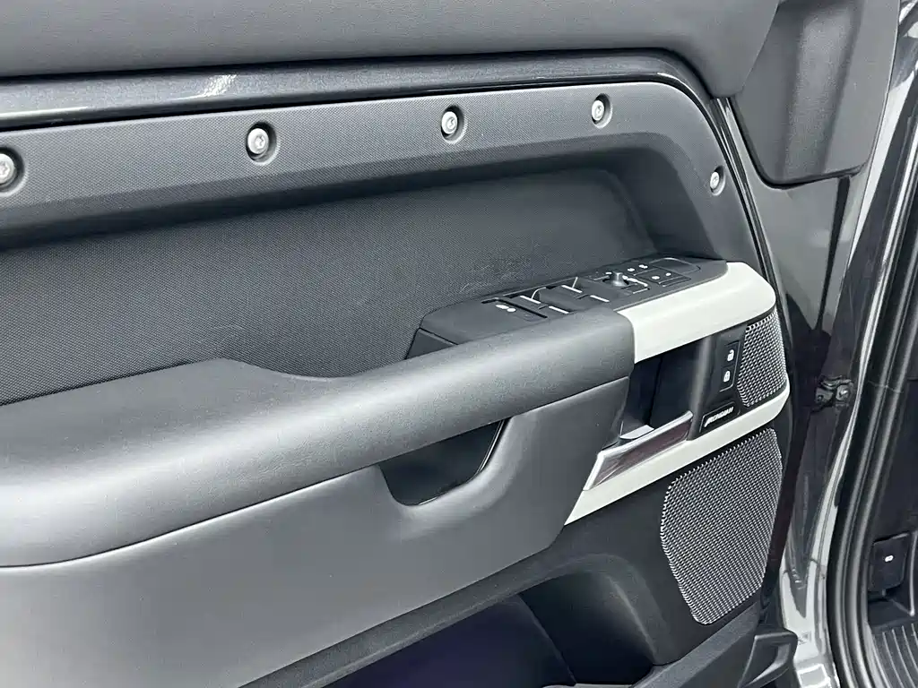 Land Rover Defender — миниатюра 15