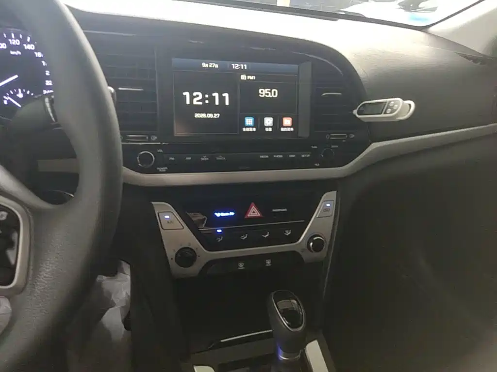 Hyundai Elantra — миниатюра 13