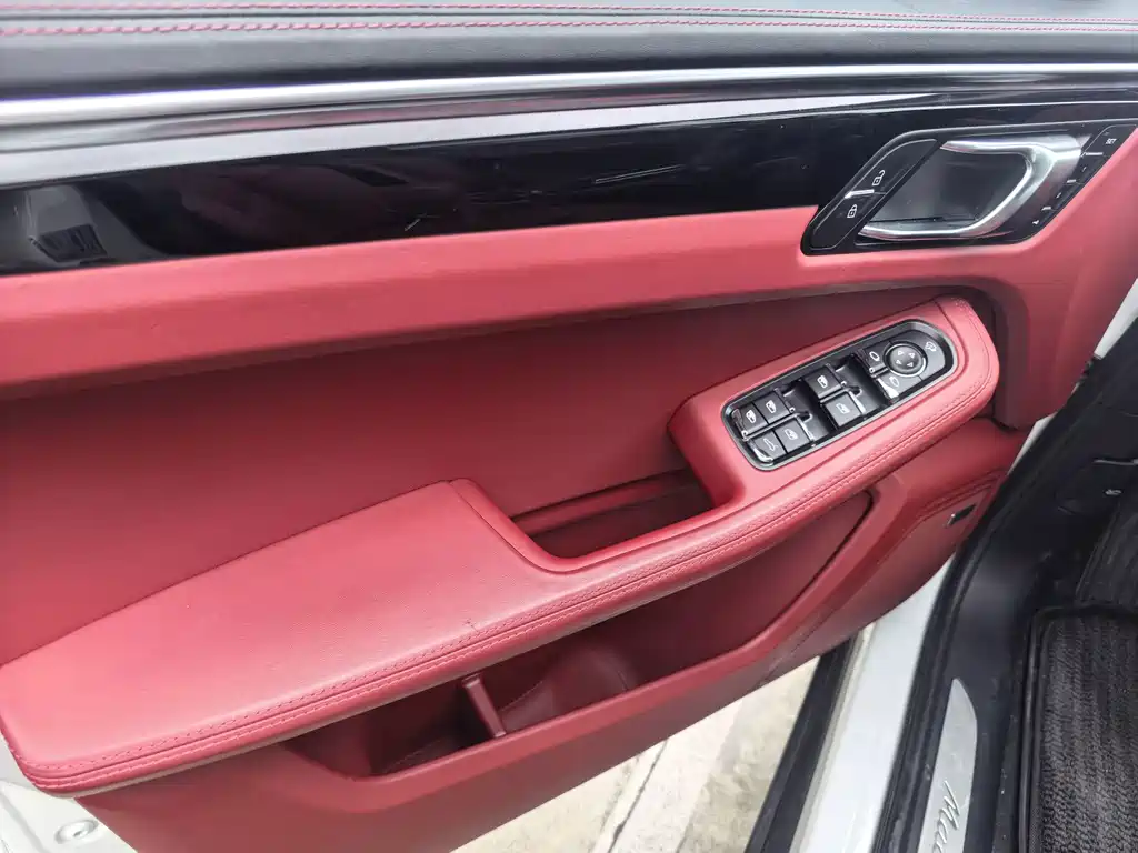 Porsche Macan — миниатюра 4