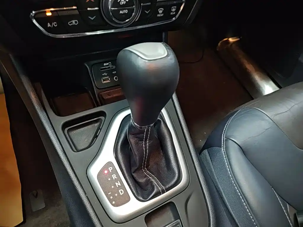 Jeep Cherokee — миниатюра 14