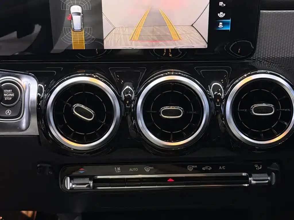 Mercedes-Benz GLB — миниатюра 14