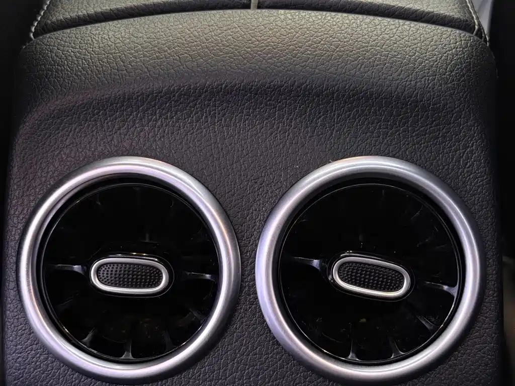 Mercedes-Benz GLB — миниатюра 16
