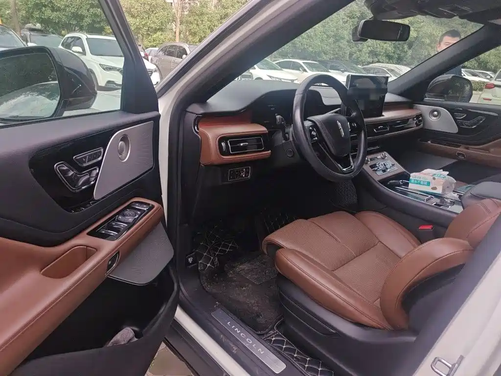 Lincoln Aviator — миниатюра 12