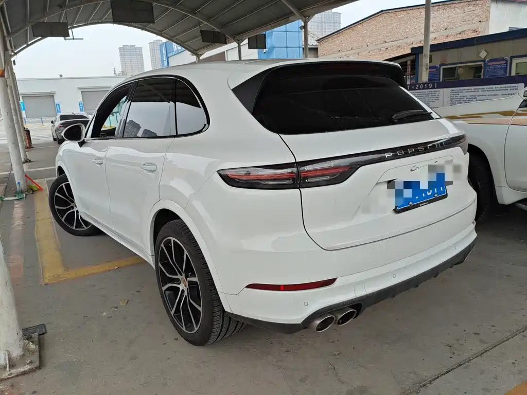 Porsche Cayenne — миниатюра 3