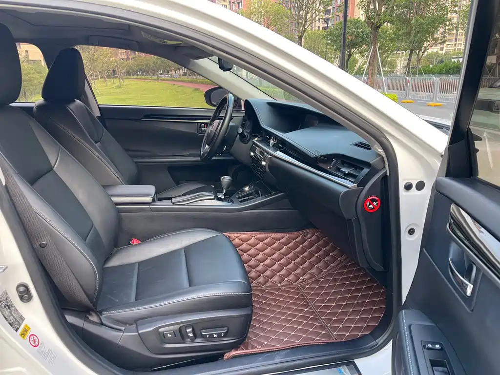 Lexus ES — миниатюра 6