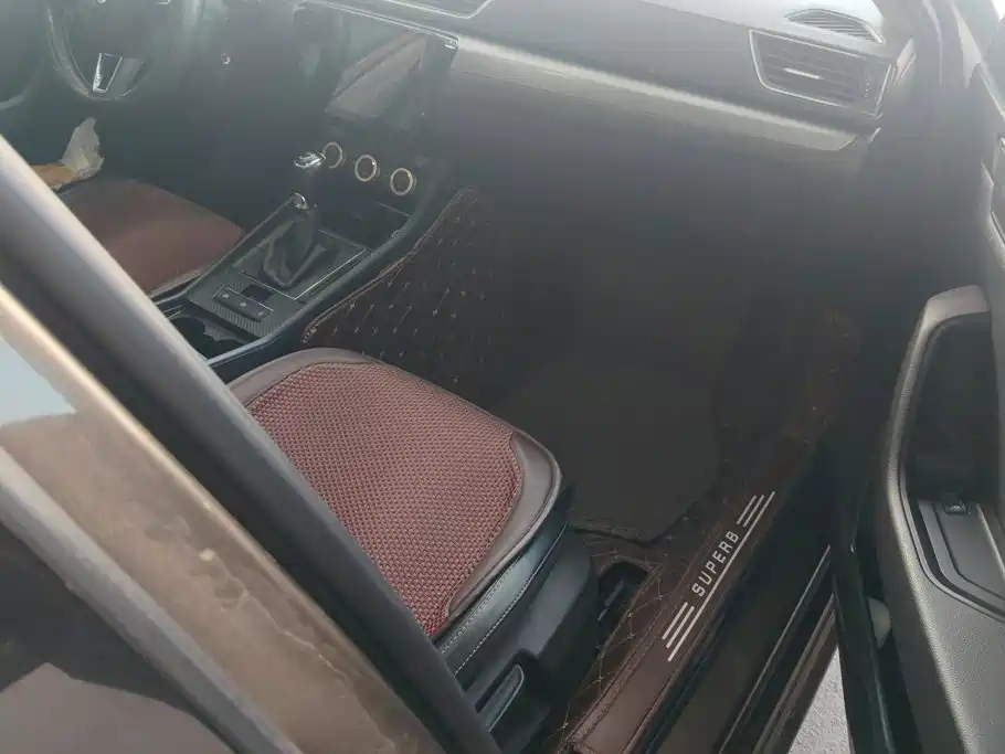 Skoda Superb — миниатюра 8