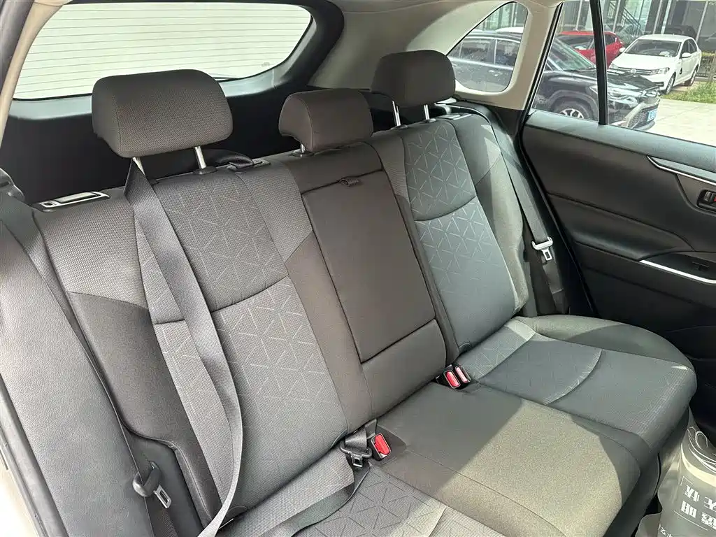 Toyota RAV4 — миниатюра 8