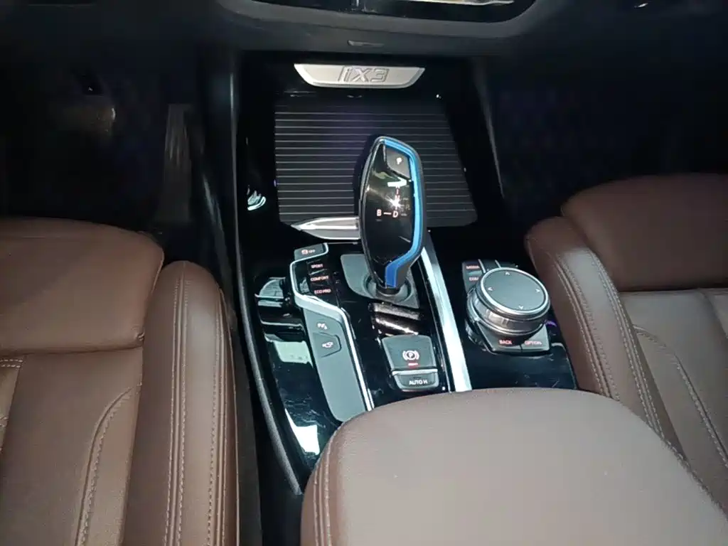 BMW iX3 — миниатюра 14