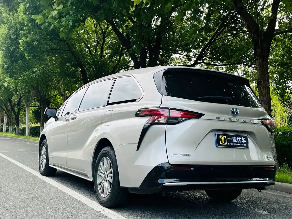 Toyota Sienna — миниатюра 5