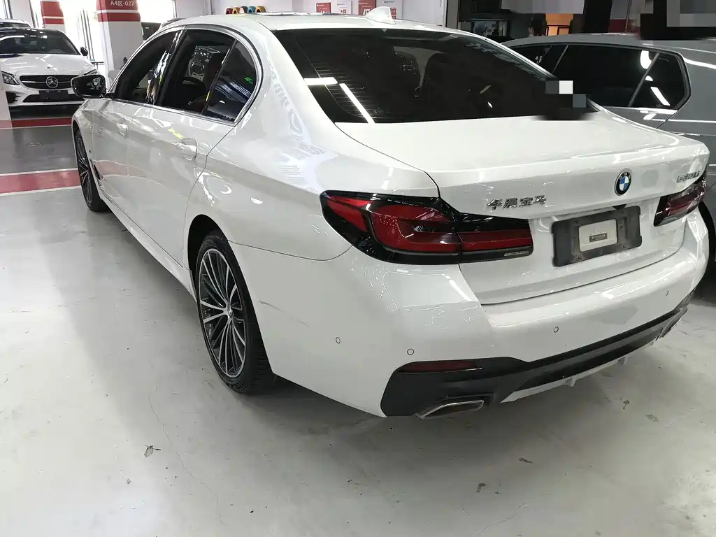 BMW 5 Series — миниатюра 4