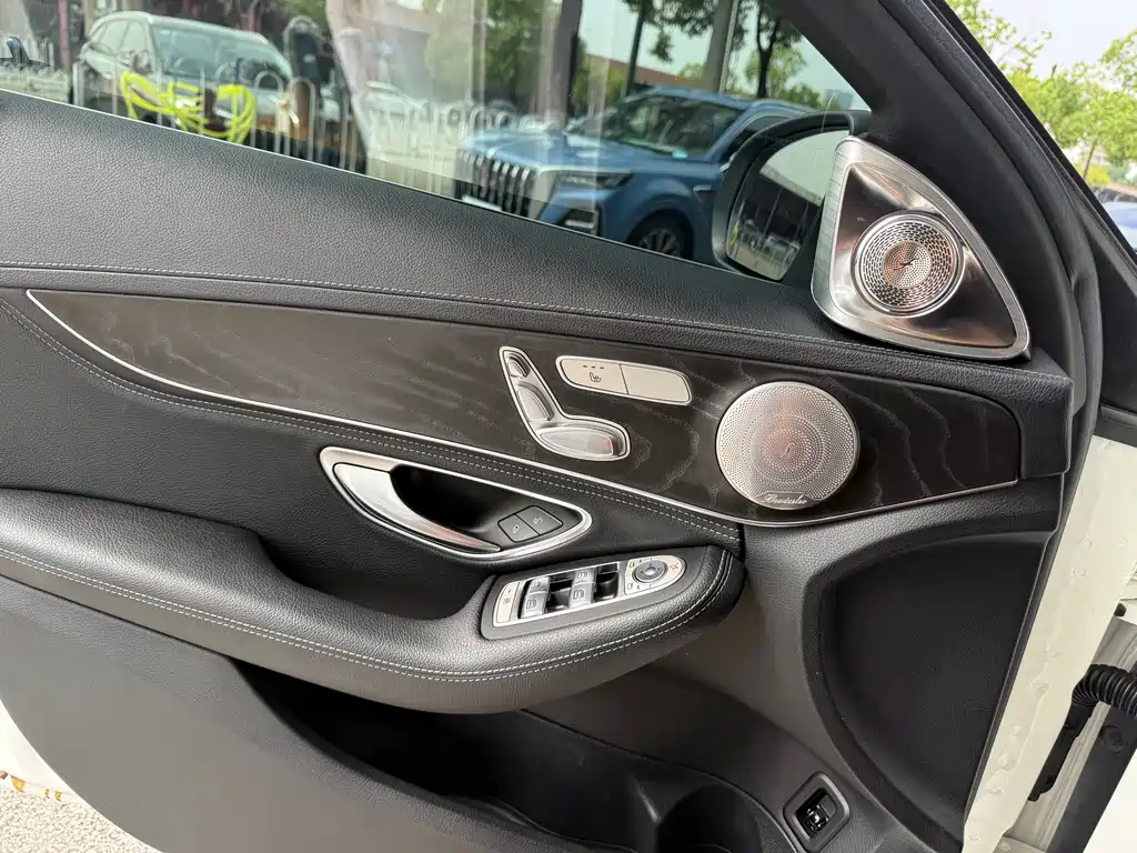 Mercedes-Benz C-Class — миниатюра 12