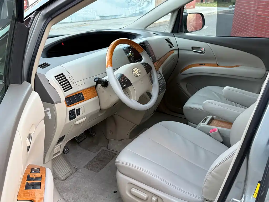Toyota Previa — миниатюра 7