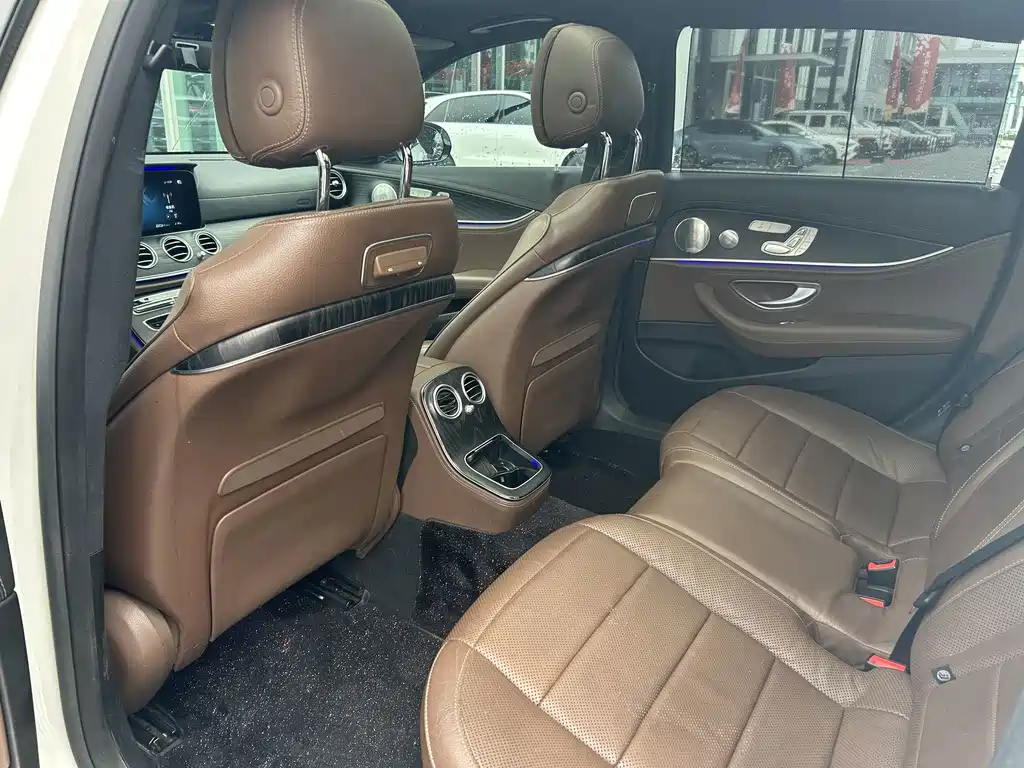 Mercedes-Benz E-Class — миниатюра 12