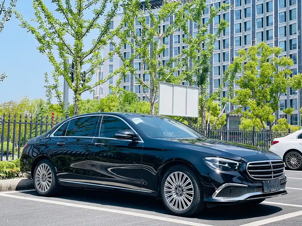 Mercedes-Benz E-Class — миниатюра 3