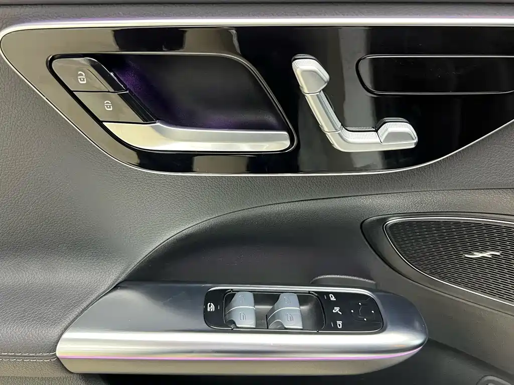 Mercedes-Benz C-Class — миниатюра 18