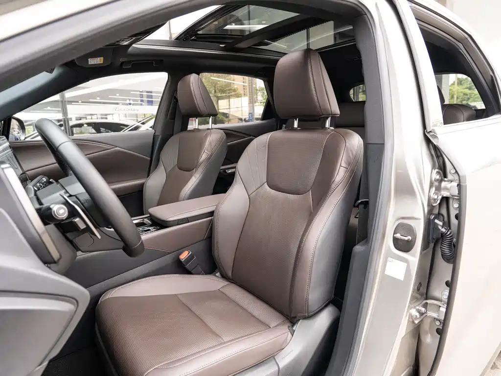 Lexus RX — миниатюра 11