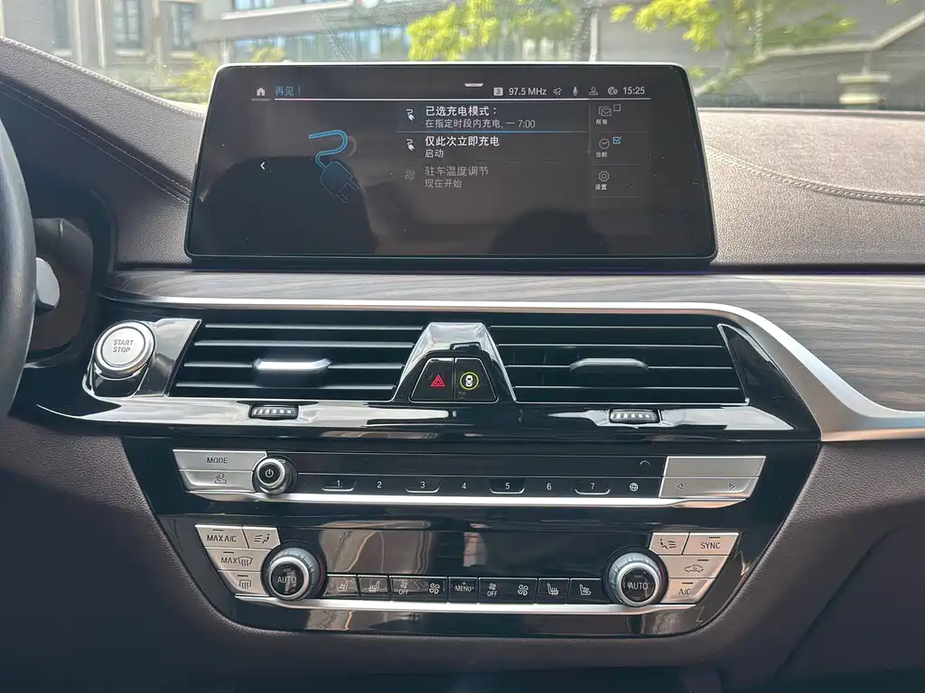BMW 5 Series New Energy — миниатюра 11