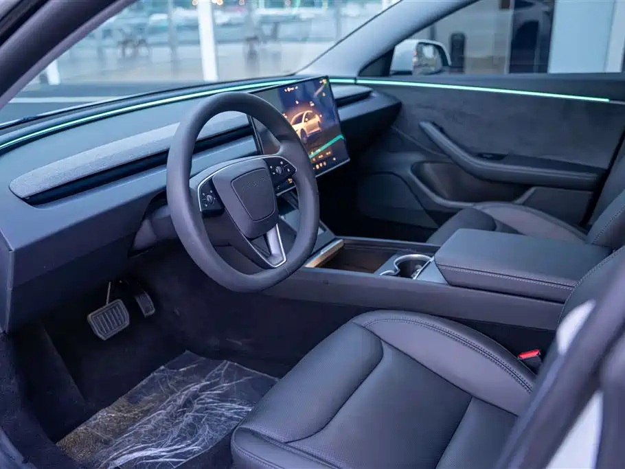 Tesla Model 3 — миниатюра 9