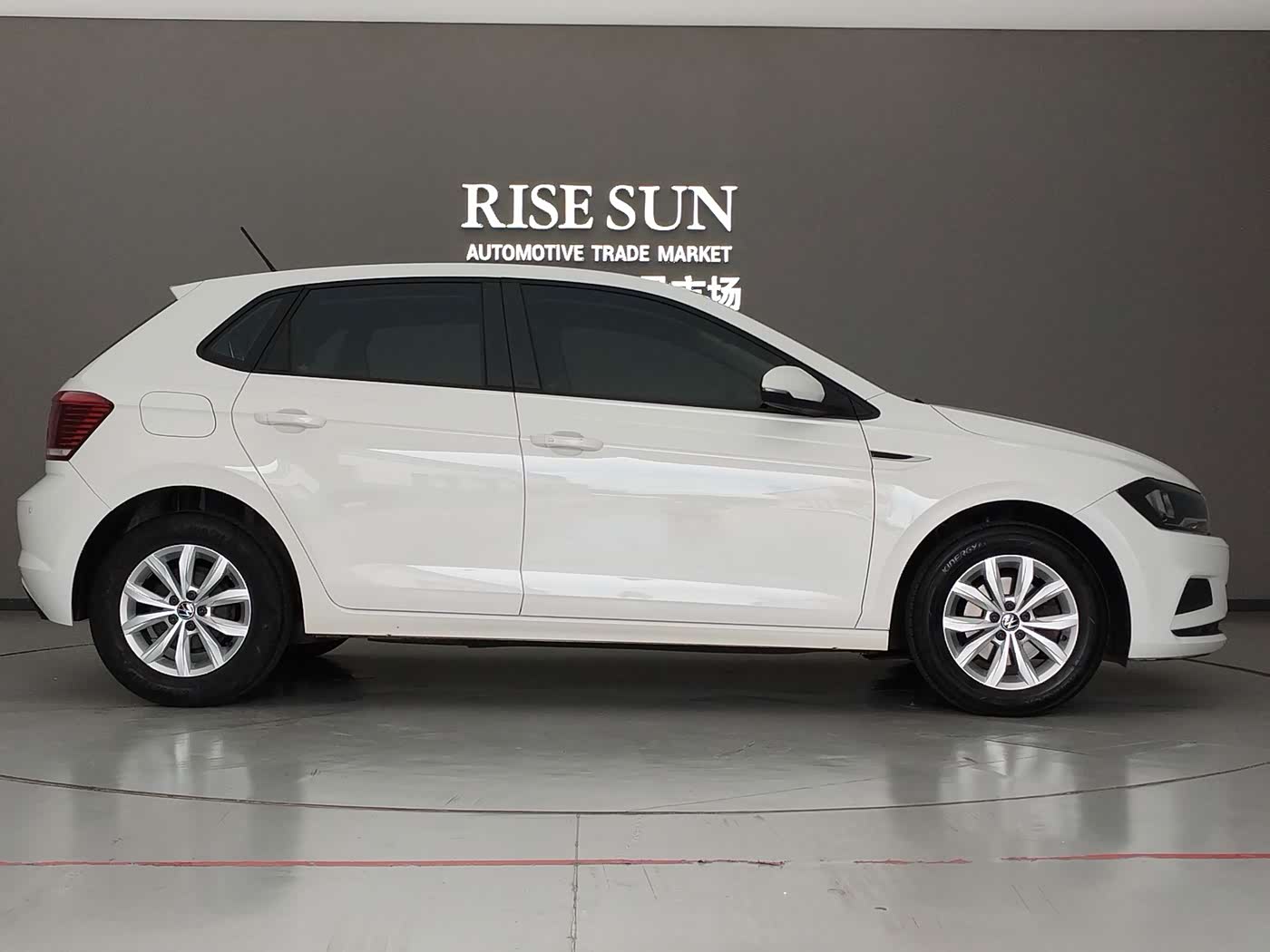 Volkswagen Polo 1.5 л 2021 г. Белый, пробег 46000 км