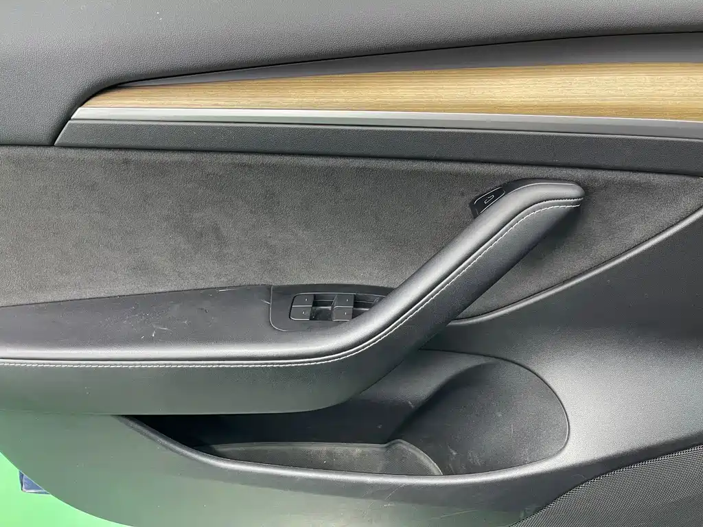 Tesla Model 3 — миниатюра 24