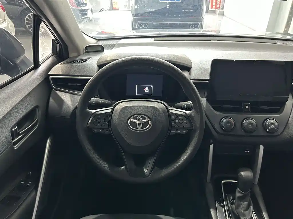 Toyota Corolla Cross — миниатюра 11
