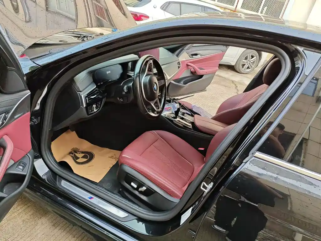 BMW 5 Series — миниатюра 10