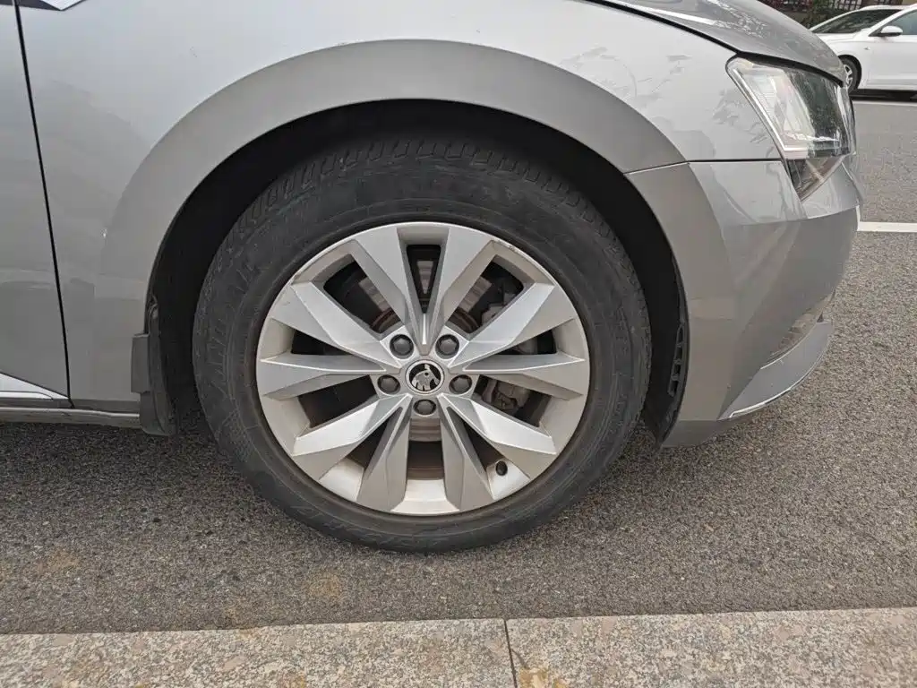 Skoda Superb — миниатюра 24