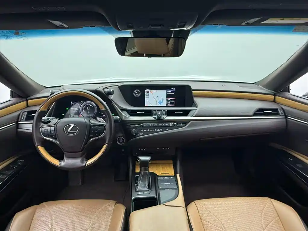 Lexus ES 2018 300h Premium V
