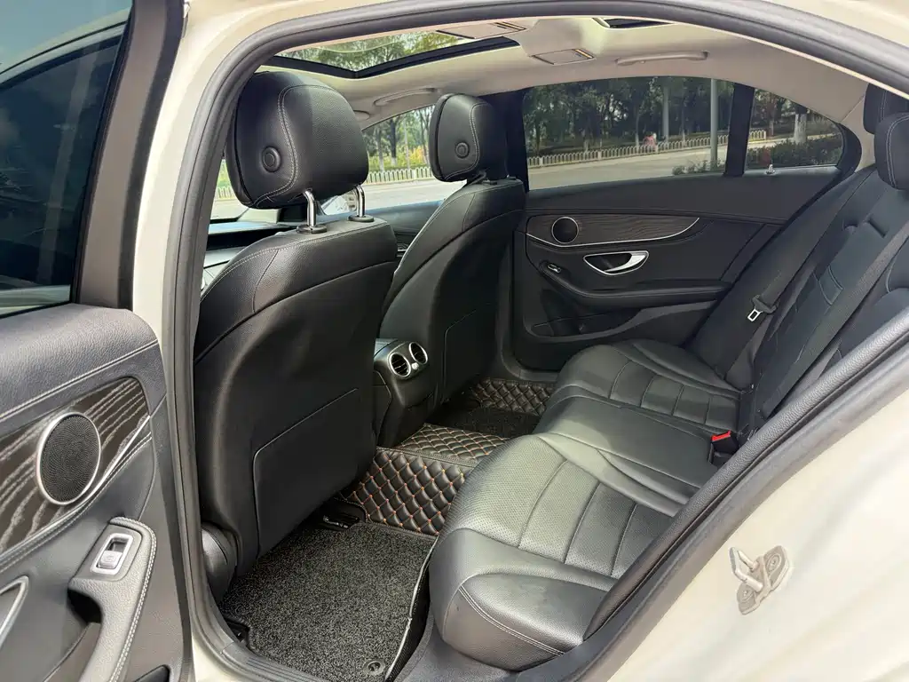 Mercedes-Benz C-Class — миниатюра 8